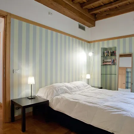 Pantheon Apartment *